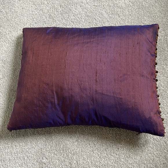 Throw pillow - Purple and Gold with beaded tassels - Picture 3 of 3